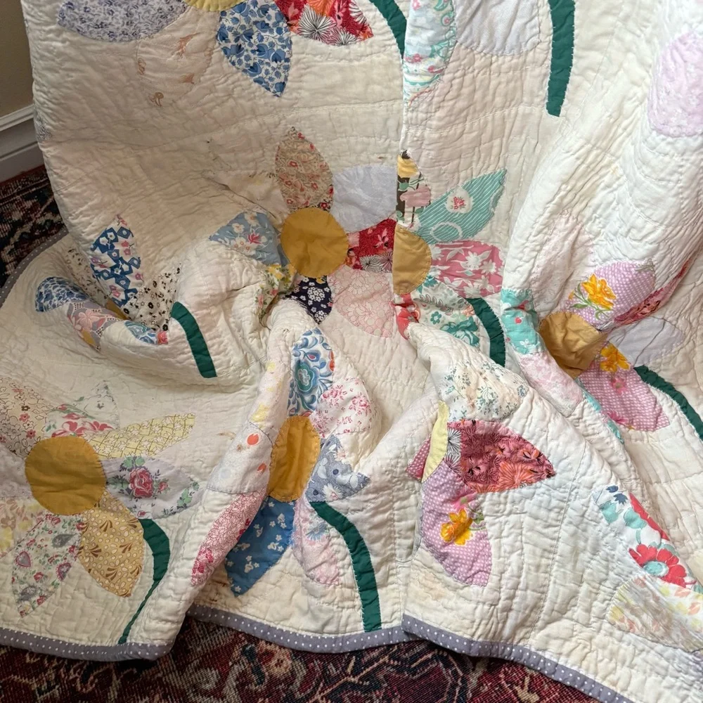 1930s‎ Reworked Flower Quilt - Picture 10 of 13